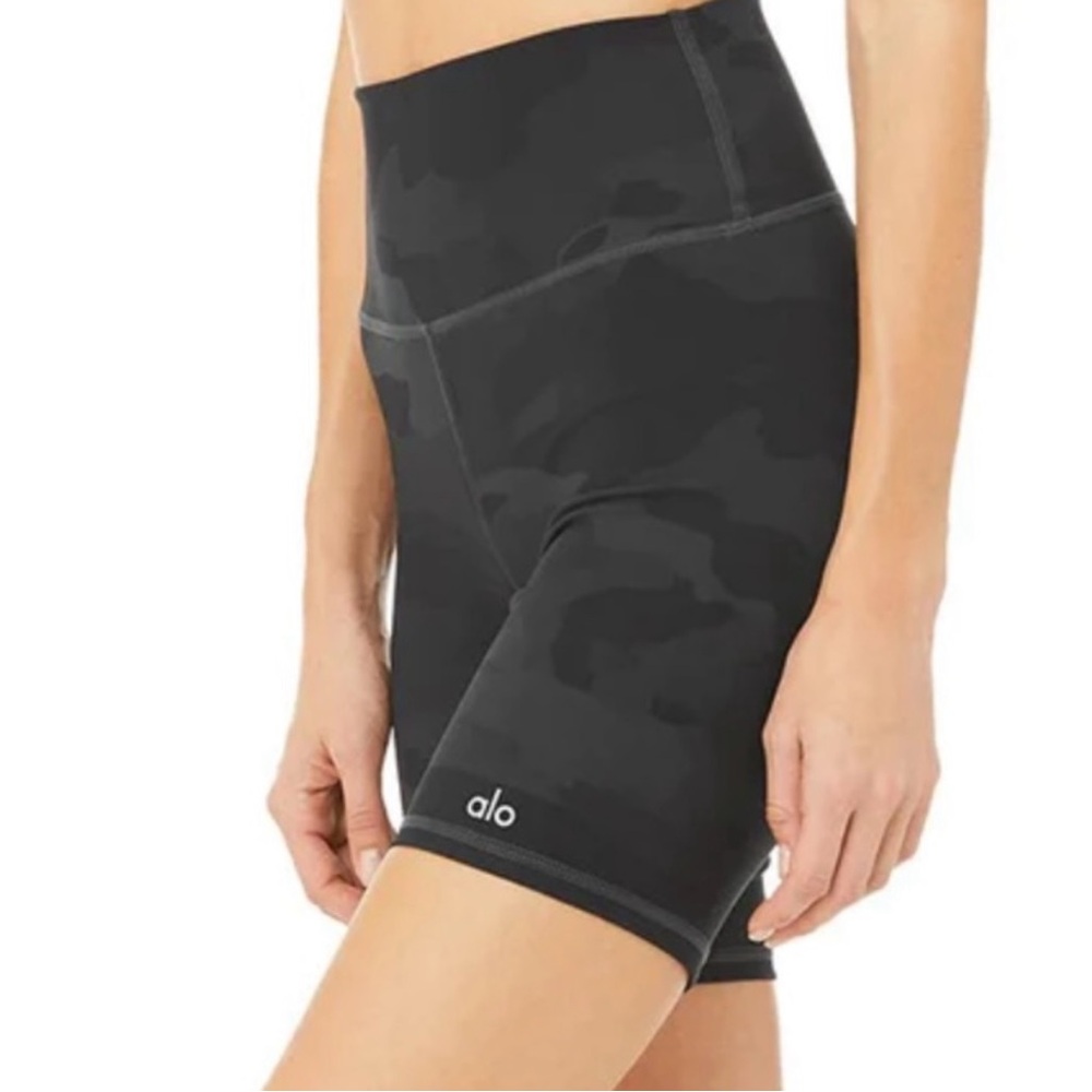 ALO Yoga Women's Camo Black Bike Shorts